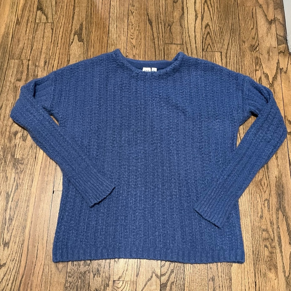 Beautiful blue Gap sweater size small